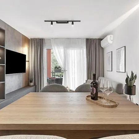 Ana - Exklusiv * Makarská